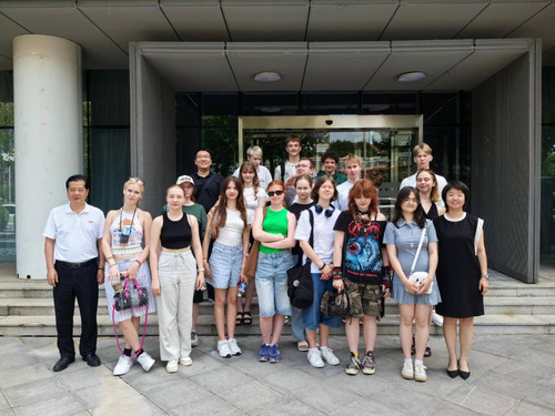 俄罗斯学生代表团深度体验河传艺术魅力